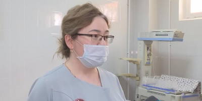 Күрделі қаралар Сүтті кеудемен жыныстық қатынас