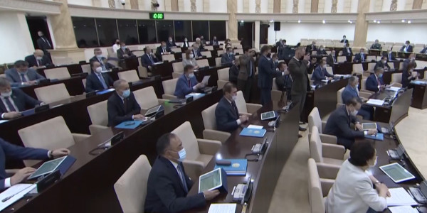 Сенат вернул законопроект о мирных собраниях в Мажилис