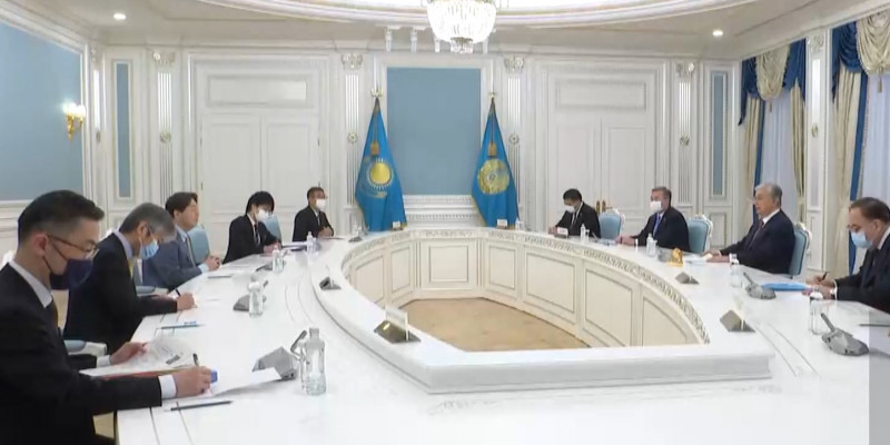 Президент Казахстана принял министра иностранных дел Японии