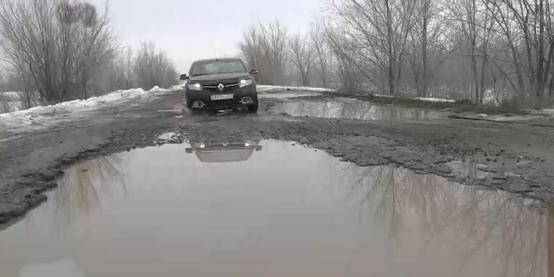 На отсутствие дорог и перебои с электричеством жалуются жители села Карачаганак