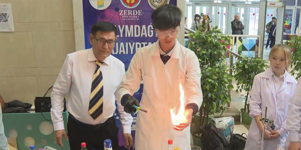 Жас ғалымдар елордаға мақта егіп көрді