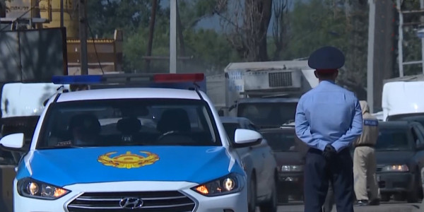 Алматинцы и жители области часами стоят в пробках