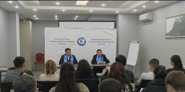 Сторонники Ауесбаева встретились с активистками Движения за снижение пенсионного возраста