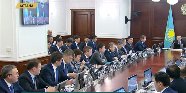Үкімет отырысында Мемлекет басшысы жүктеген міндеттерді орындау жолы қаралады