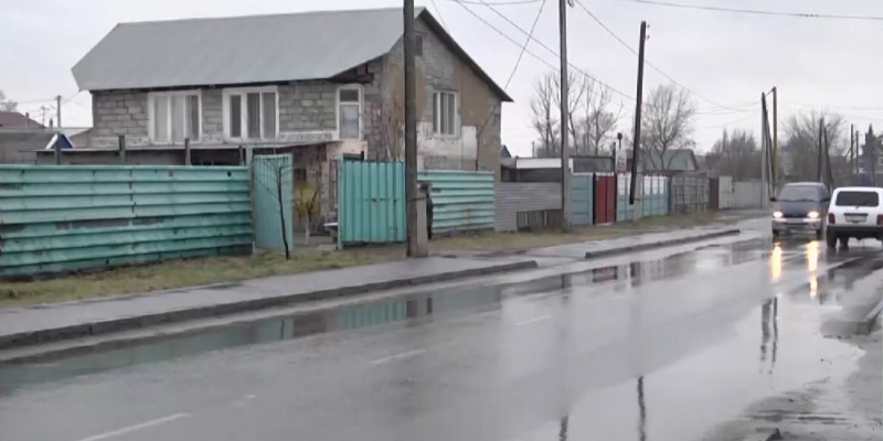 Грунтовые воды подтопили дома в микрорайоне Павлодара