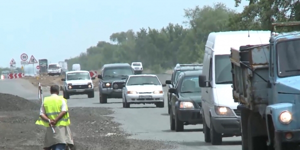 Жолдардың сапасына үнемдеп, пара алған шенеунікке 40 млн теңге айыппұл салынды