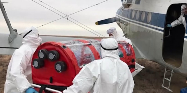 Беременную женщину с COVID-19 доставили санавиацией из района в Уральск