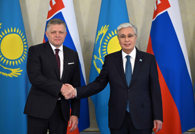 Мемлекет басшысы Словакия Премьер-министрі Роберт Фицомен келіссөз жүргізді