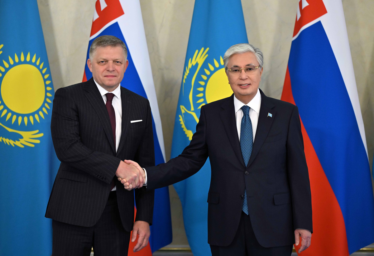 Мемлекет басшысы Словакия Премьер-министрі Роберт Фицомен келіссөз жүргізді