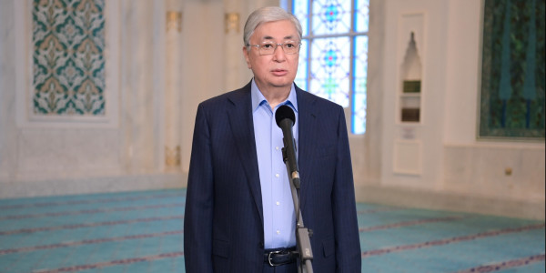 Президент қаңтар оқиғасы кезінде қайтыс болған азаматтардың рухына құран бағыштау рәсіміне қатысты