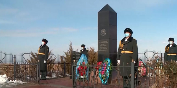Шымкентте сегіз жыл бұрын ұшақ апаты болған жерге ескерткіш тас қойылды
