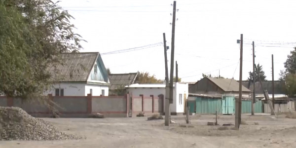 Жамбылда ауыл тұрғындары жүзден астам отбасына тегін баспана салып жатыр