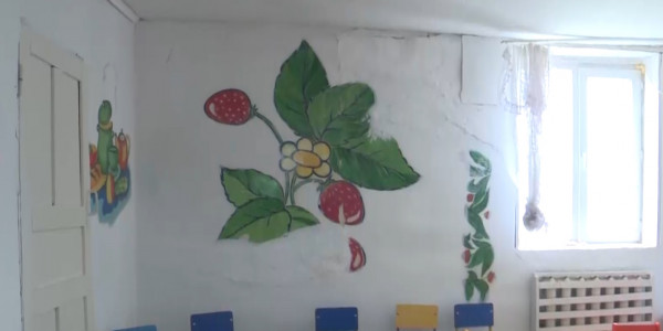 Қостанай облысы Жаркөл ауылындағы шағын орталық құлағалы тұр