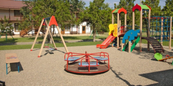 Президент поручил проработать вопрос открытия доступа к детским площадкам