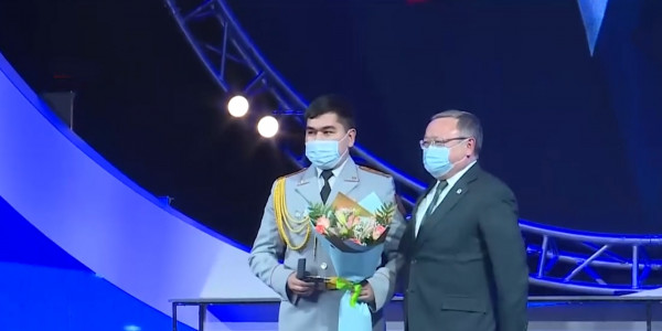 Ақтөбеде еңбегімен еленген азаматтарға &laquo;Жыл адамы 2021&raquo; сыйлығы табысталды