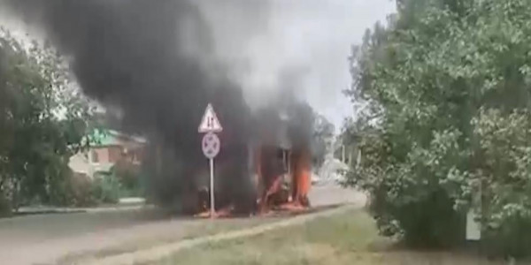 Оралда балалар мінген автобус өртеніп кетті