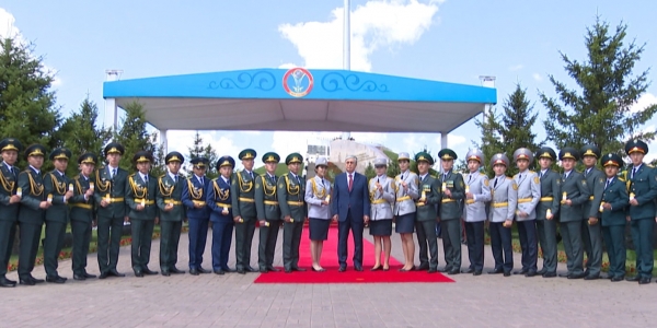 Қасым- Жомарт Тоқаев жас офицерлерге шен тапсырды