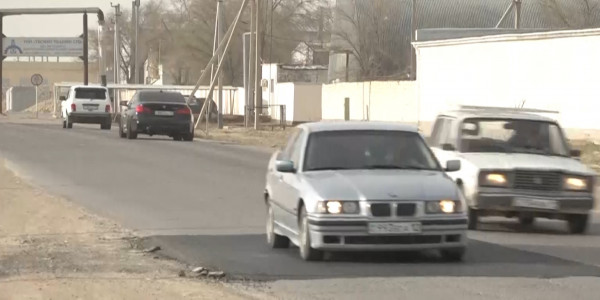 Маңғыстаулық тұрғындар жолдың ойылған бөлігін өздері жөндеп алды