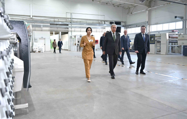 Қ. Тоқаев &laquo;Бірыңғай шоғырландыру орталығы&raquo; ЖШС зауытына барды