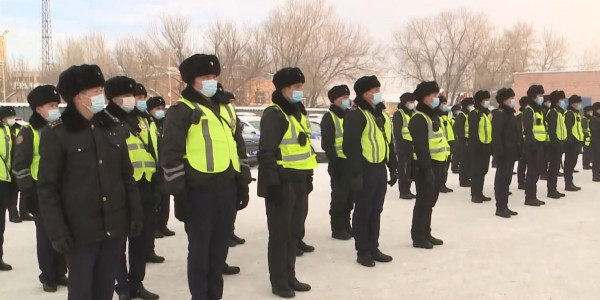 Карагандинские полицейские патрулируют улицы совместно с общественниками
