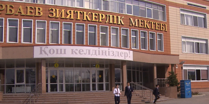 Назарбаев Зияткерлік мектебінің оқушысы екі халықаралық университеттің грантын жеңіп алды